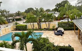 Capri Inn & Apartments