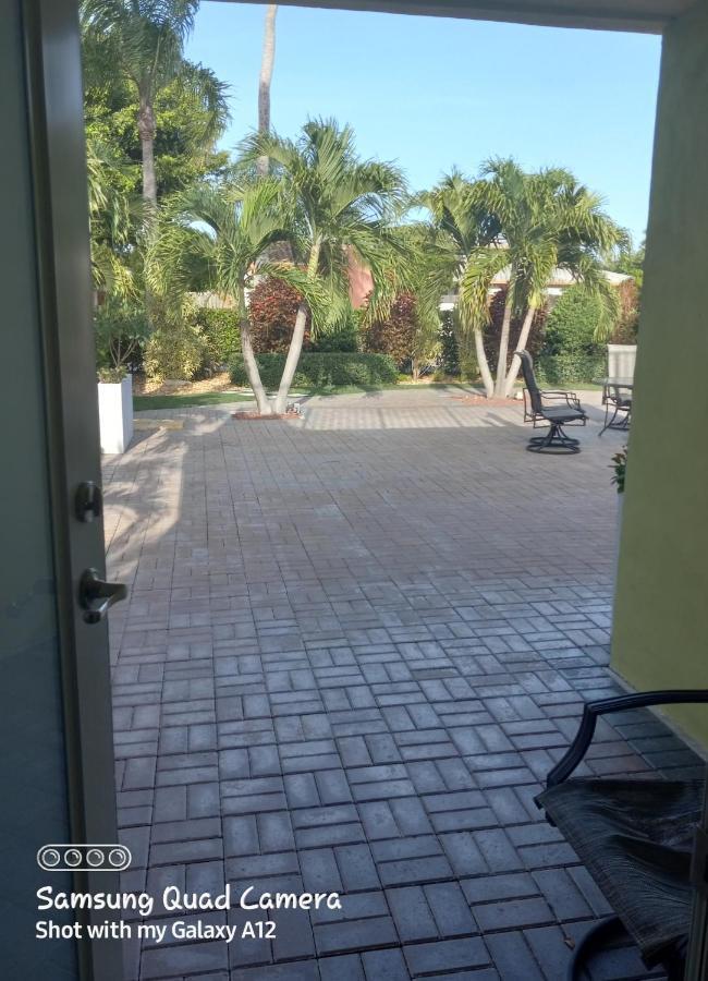Capri Inn & Apartments Lake Worth Beach Exterior photo